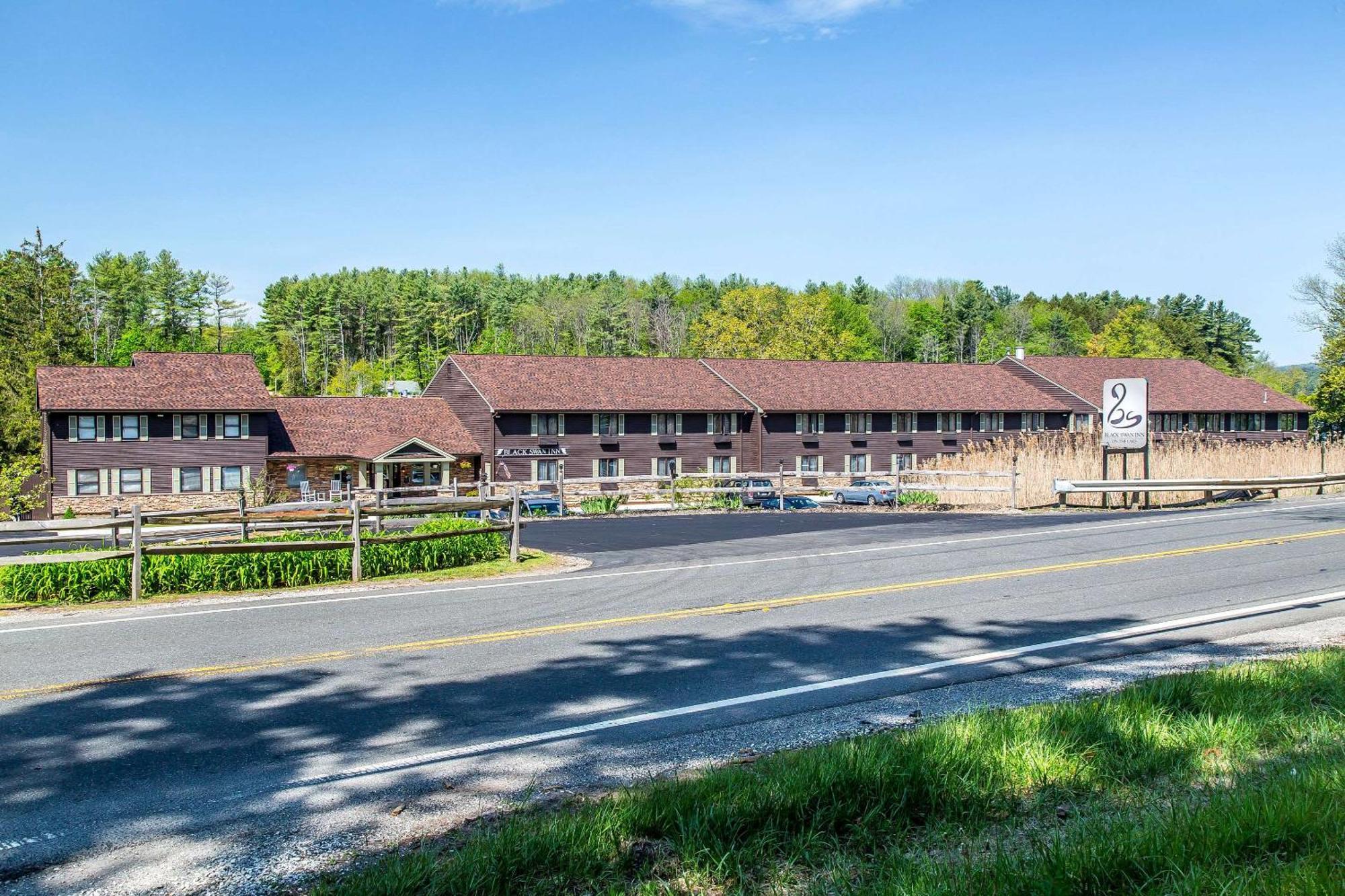 The Black Swan Lee - Lenox, Ascend Hotel Collection Exterior photo